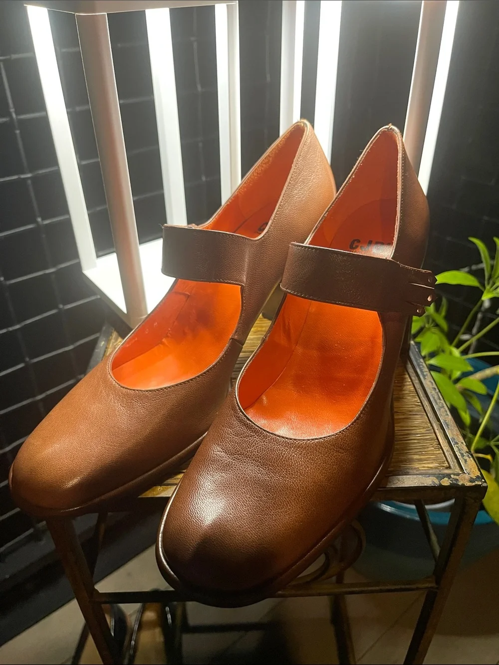 Charles Jourdan classic mary